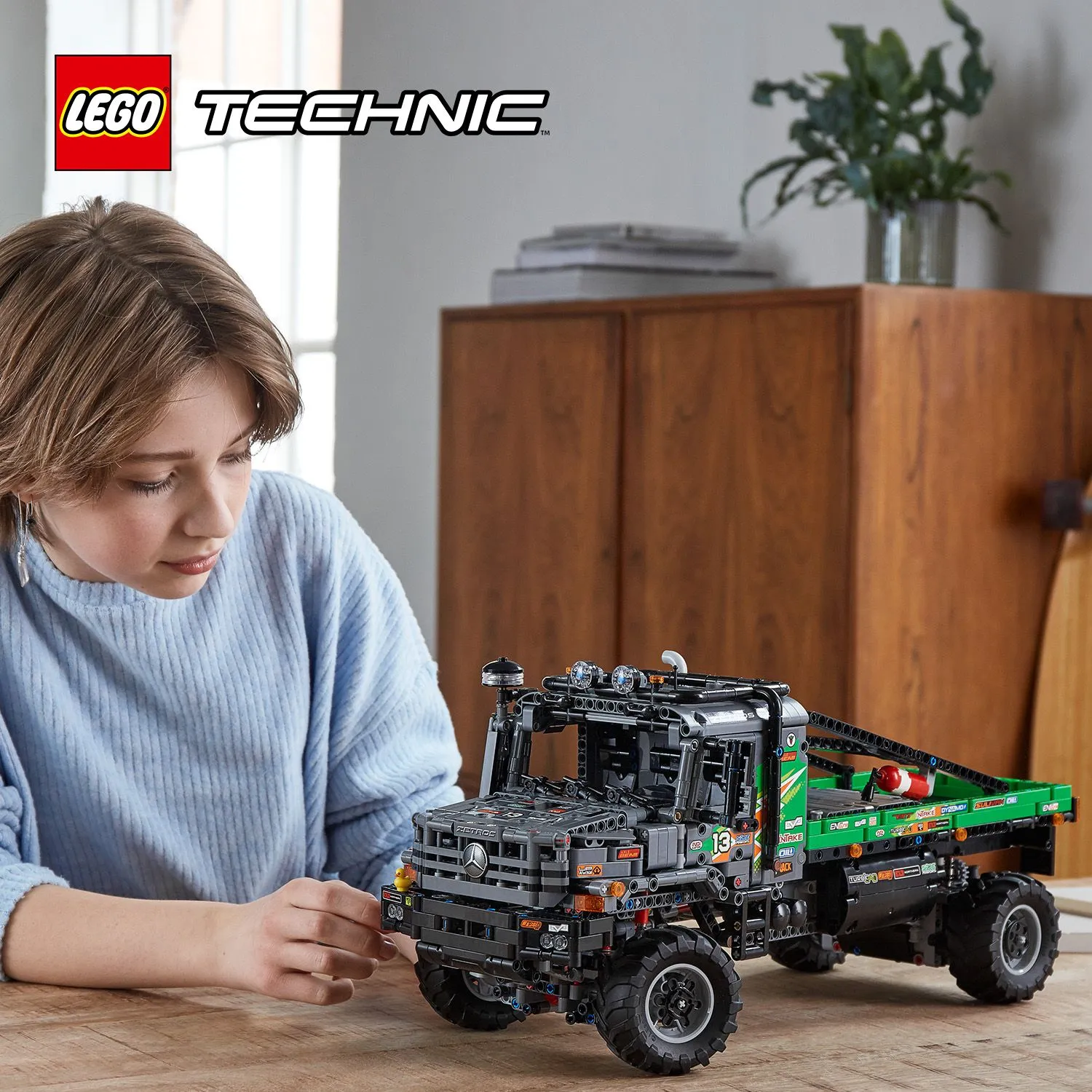 Lego Technic 4x4 Mercedes-Benz Zetros -kuorma-auto 42129