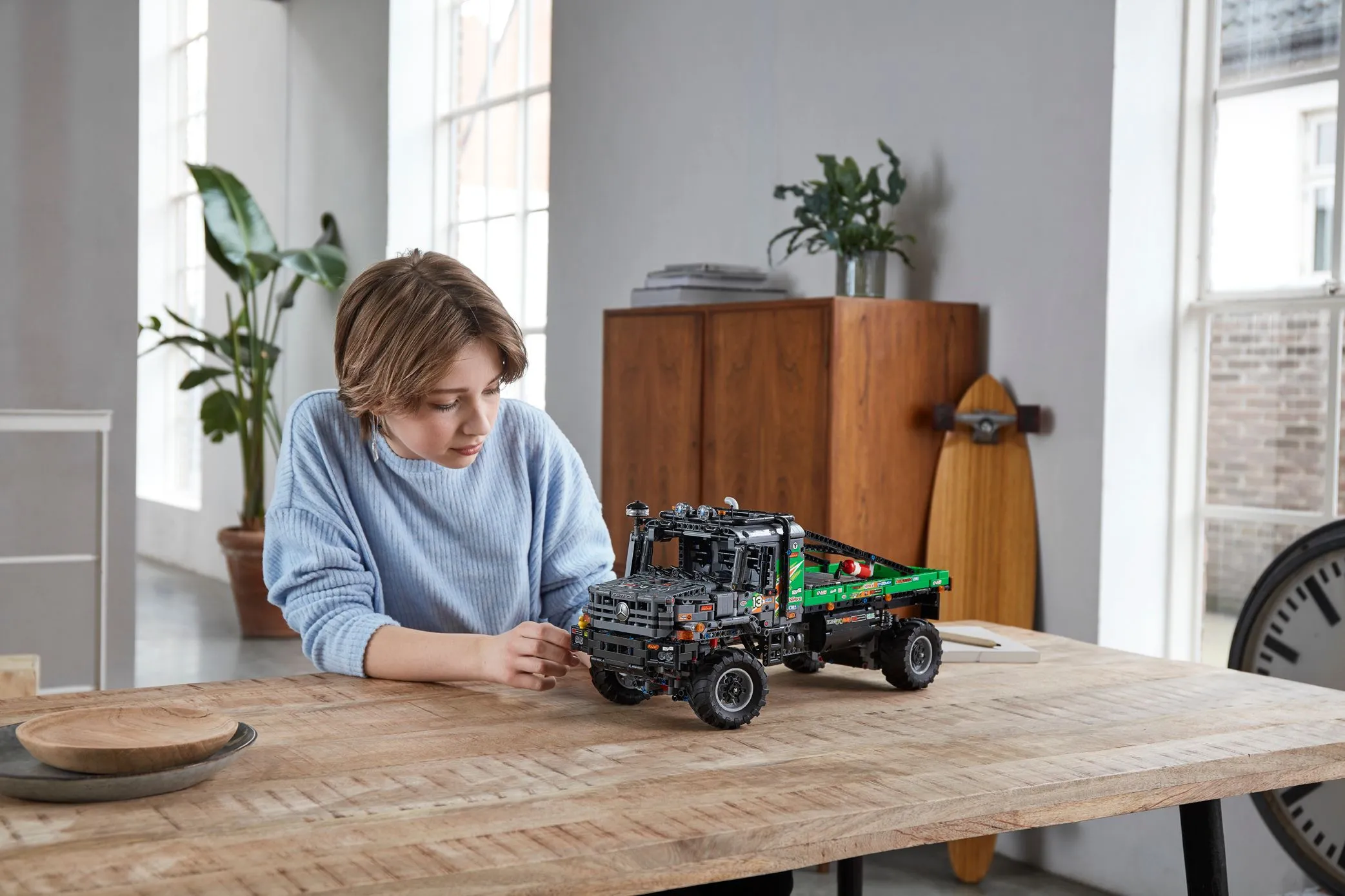 Lego Technic 4x4 Mercedes-Benz Zetros -kuorma-auto 42129