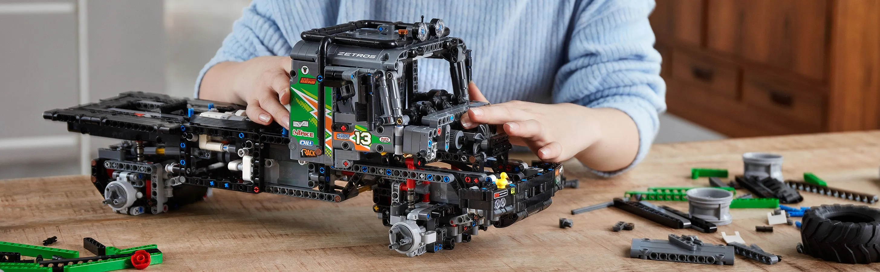 Lego Technic 4x4 Mercedes-Benz Zetros -kuorma-auto 42129