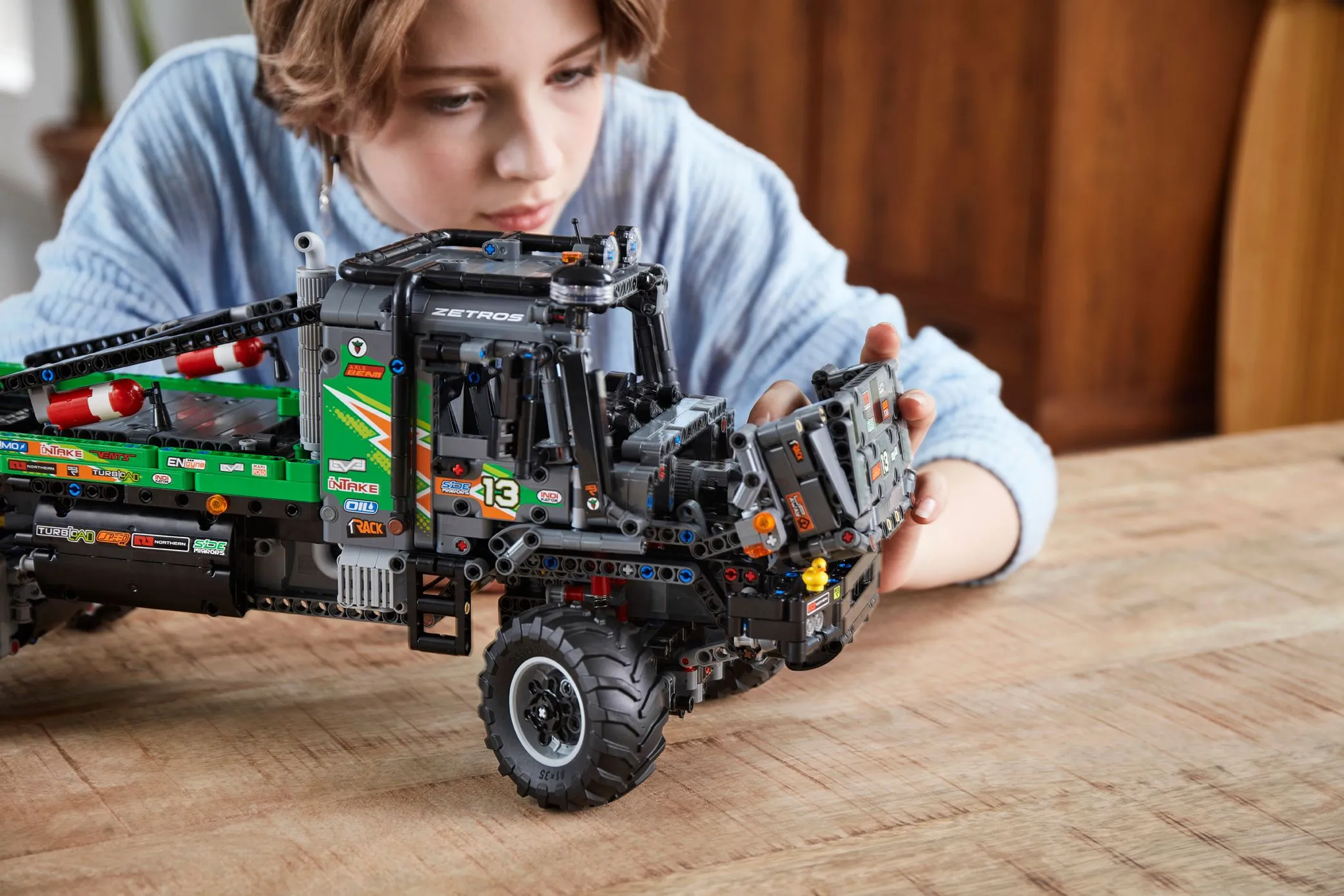 Lego Technic 4x4 Mercedes-Benz Zetros -kuorma-auto 42129