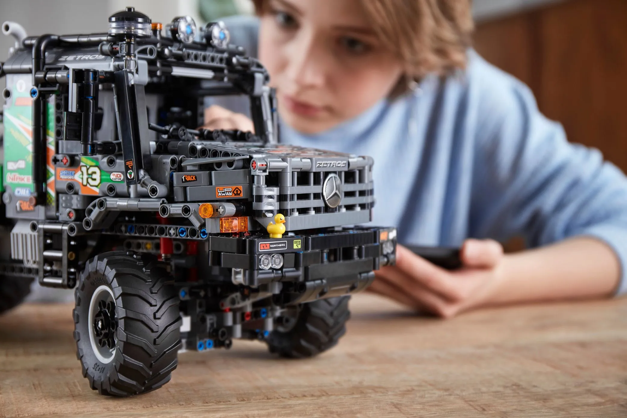 Lego Technic 4x4 Mercedes-Benz Zetros -kuorma-auto 42129