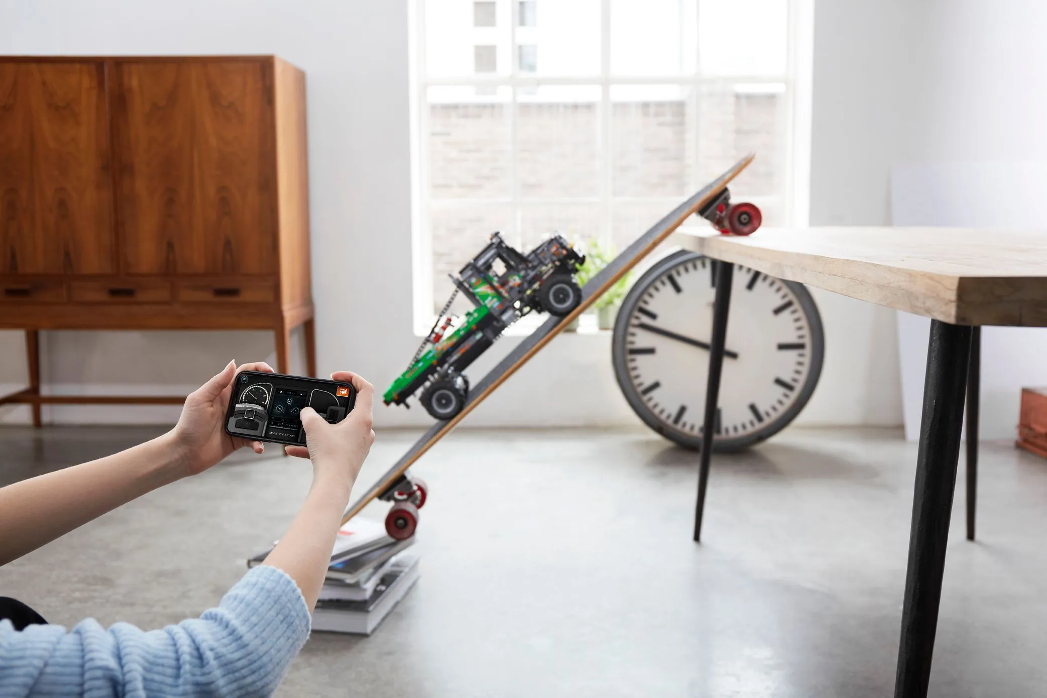 Lego Technic 4x4 Mercedes-Benz Zetros -kuorma-auto 42129