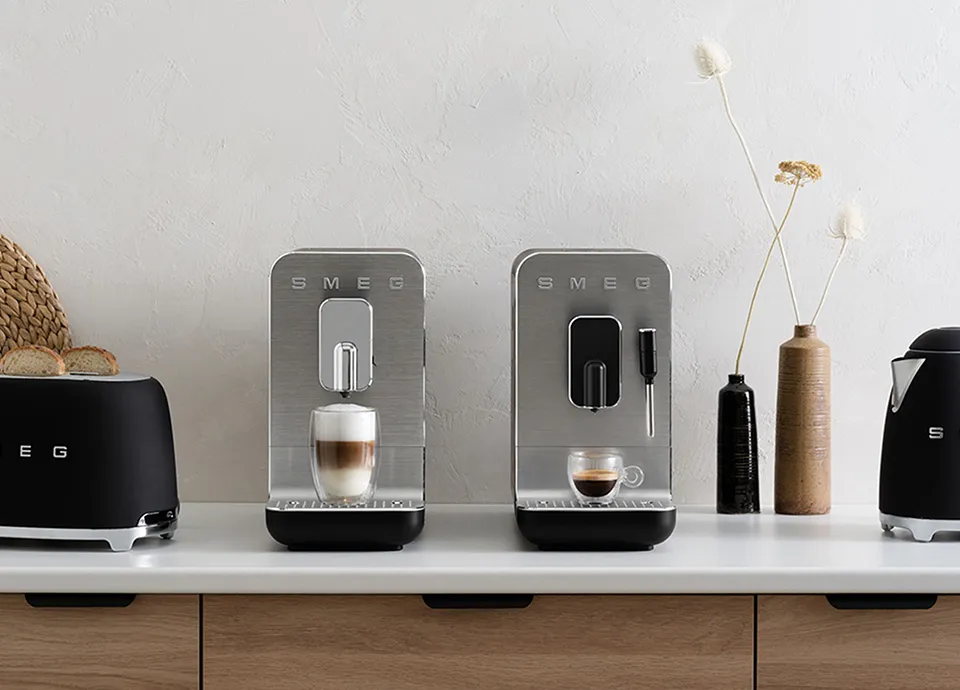 Smeg BCC13BLMEU - espressomaskin, helautomatisk, Svart