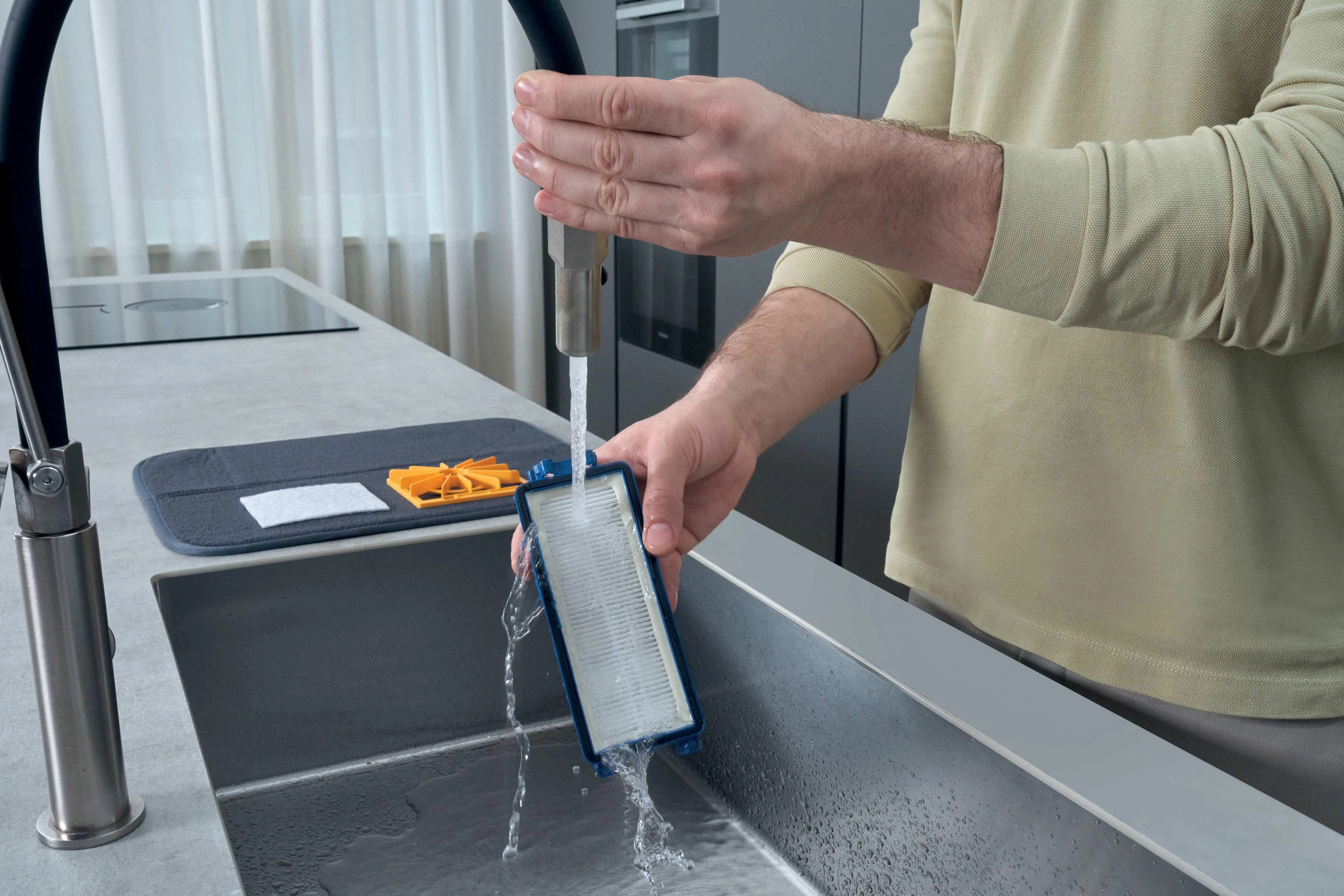 Hoover HE210H 011 - cylinderdammsugare, svart