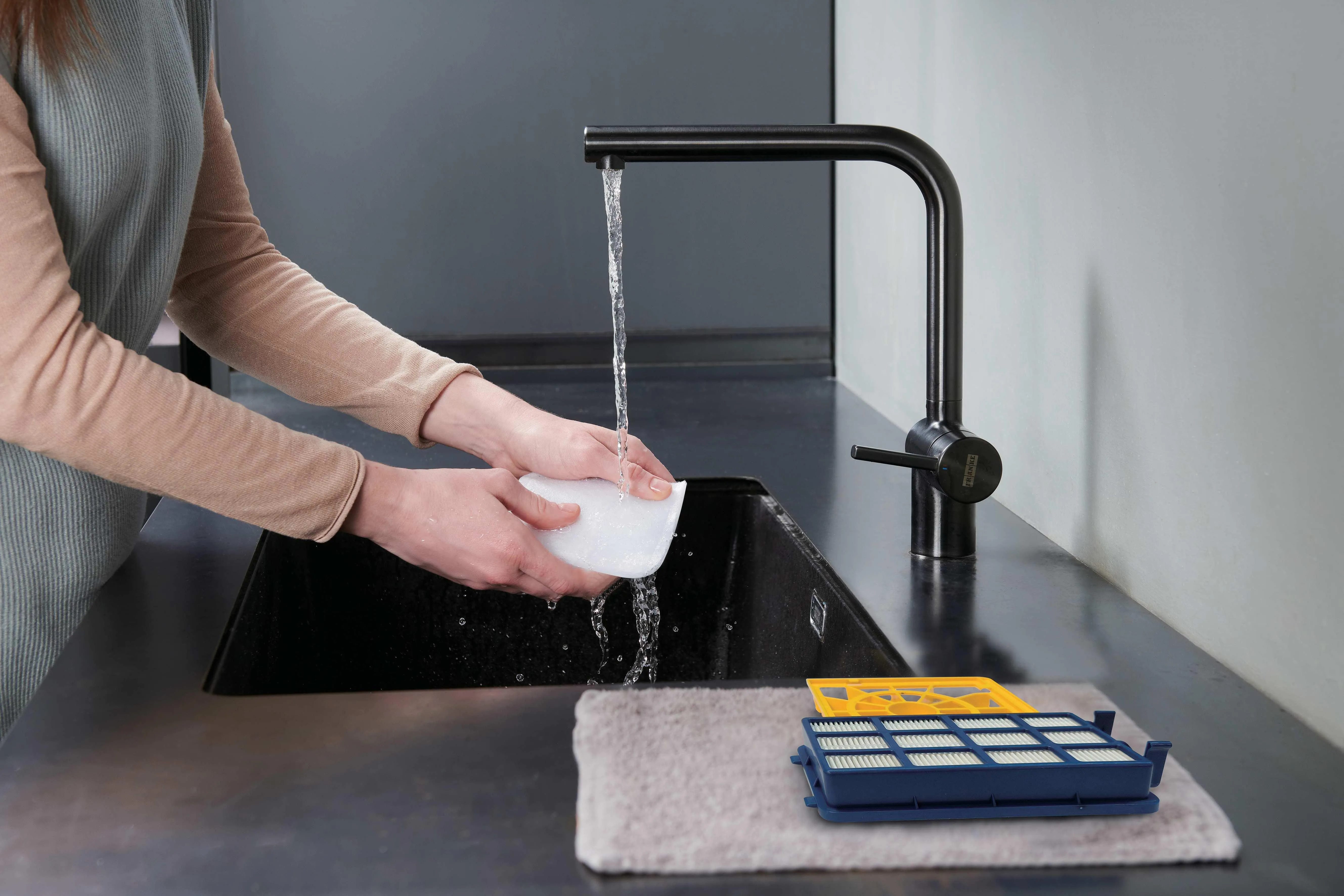 Hoover HE210H 011 - cylinderdammsugare, svart