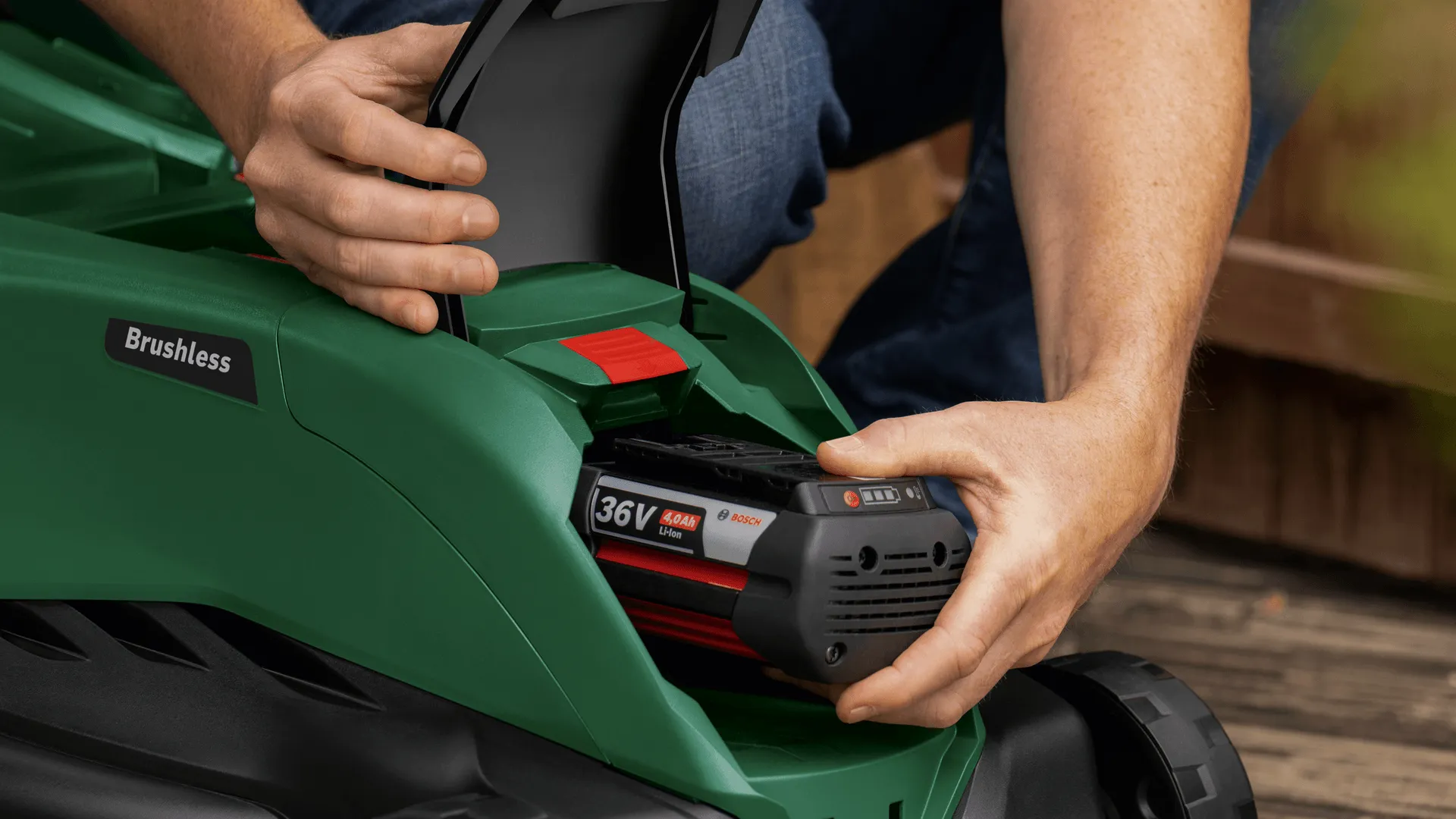 Bosch AdvancedRotak 36V-40-650 - batteridriven gr&auml;sklippare 2 x 4,0 Ah batteri + laddare