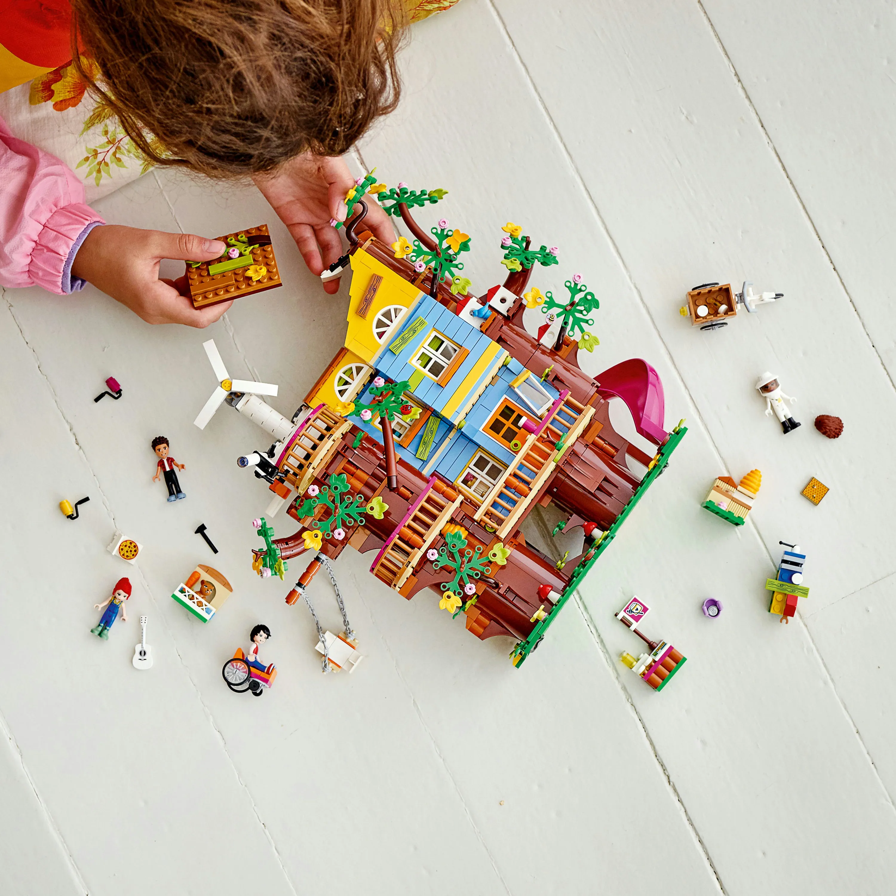 Lego Friends -Yst&auml;vyyden puumaja 41703