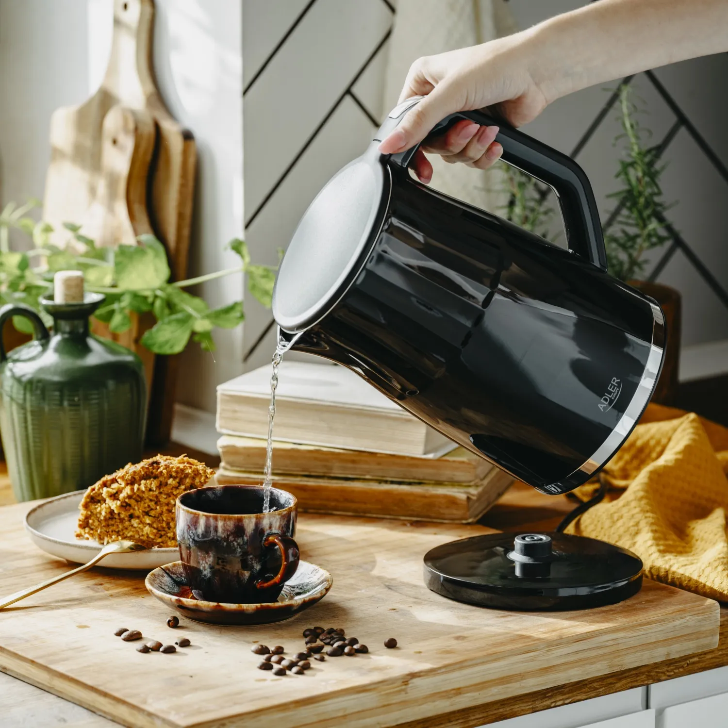 Adler AD 1350 kettle, 1.7L, 2200W, Black