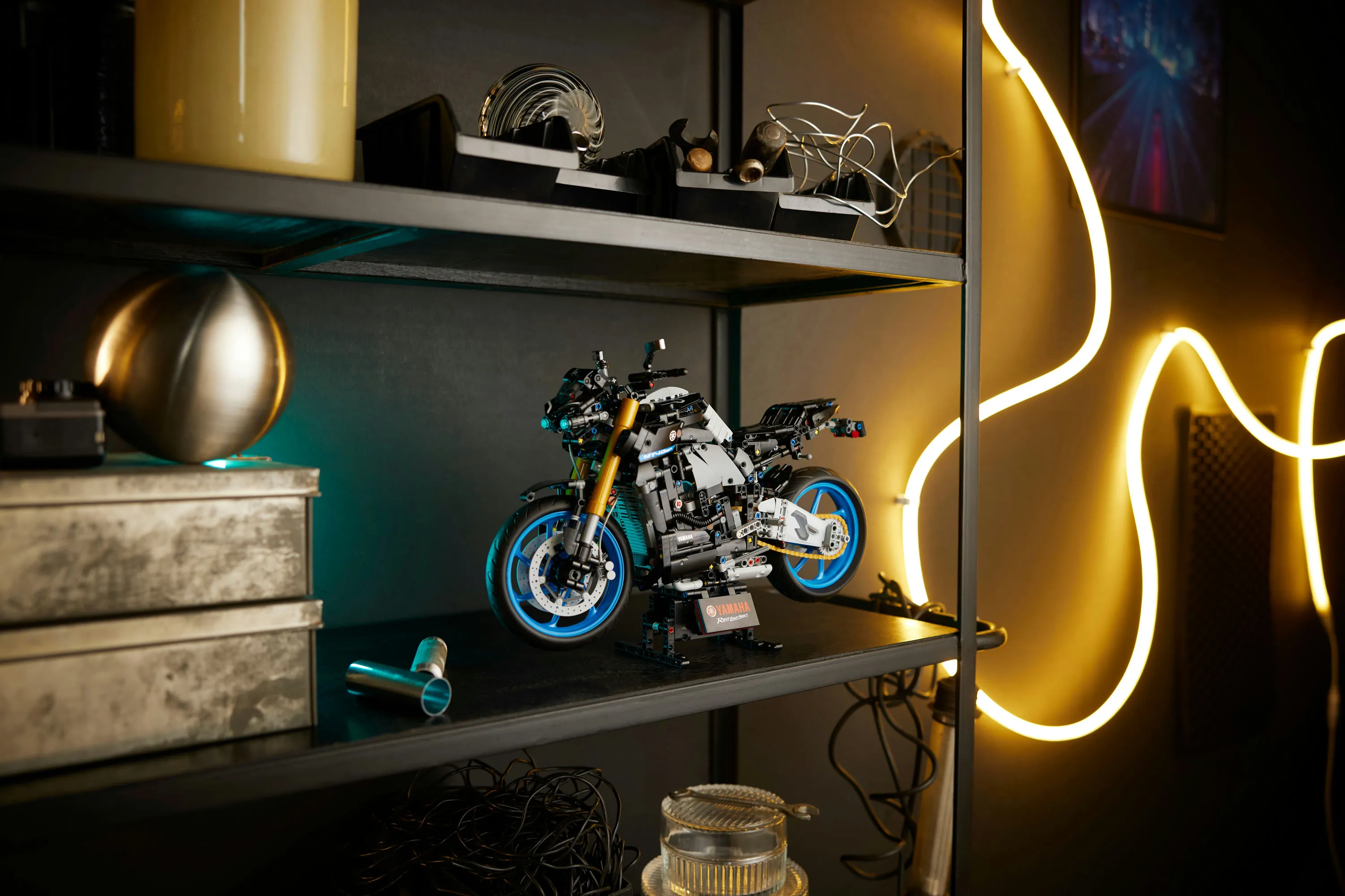 Lego Technic Yamaha MT-10 SP 42159