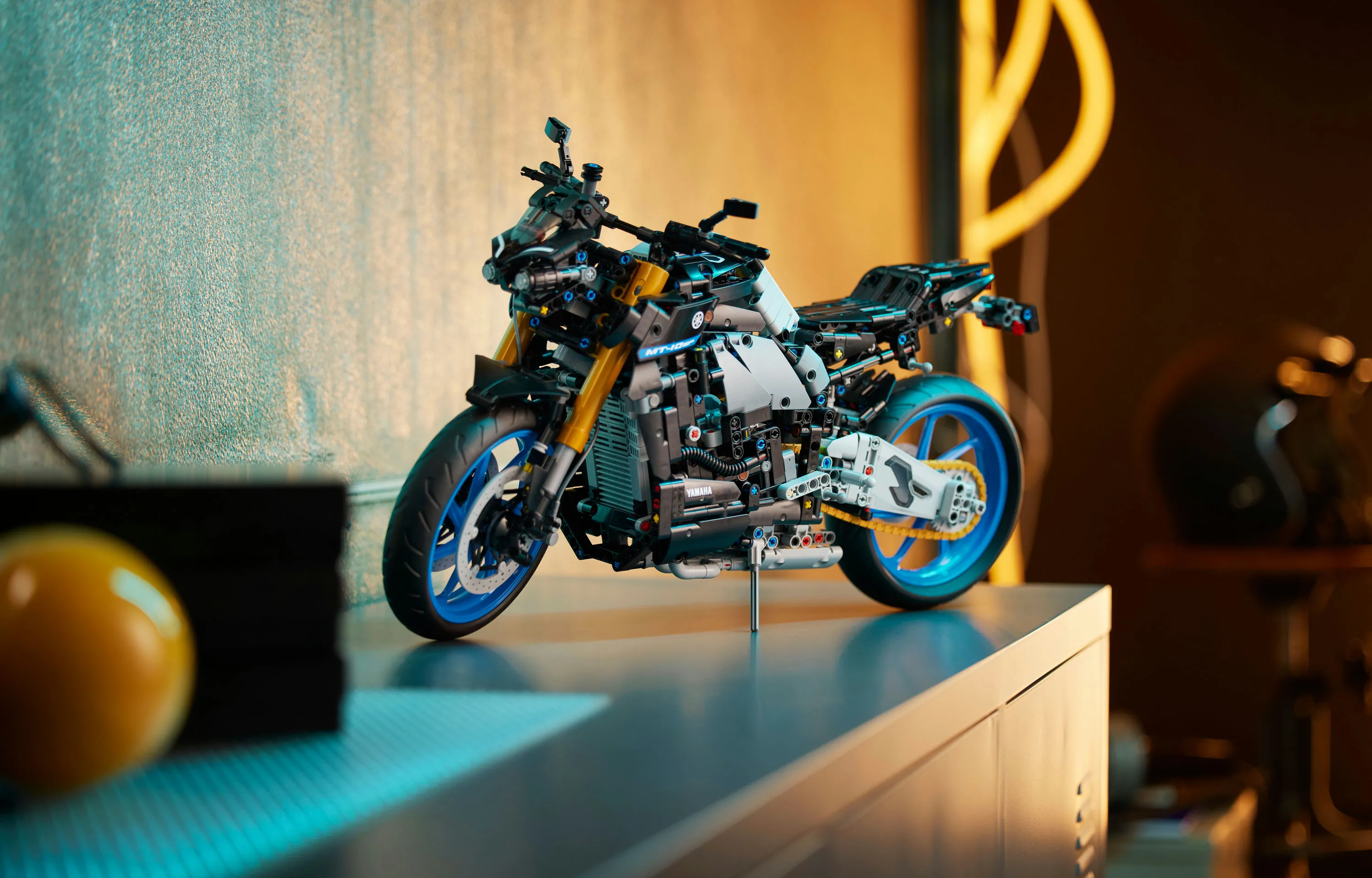 Lego Technic Yamaha MT-10 SP 42159