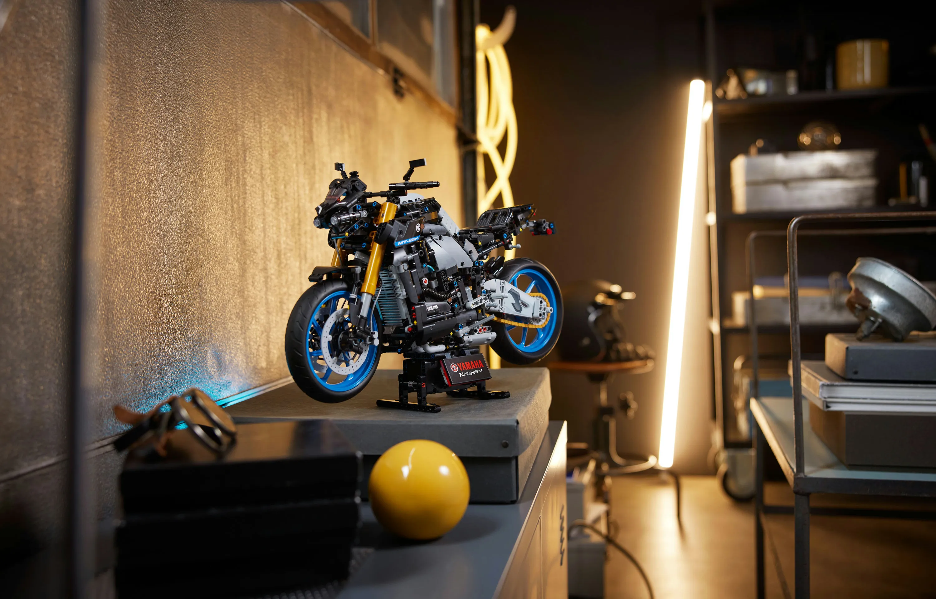 Lego Technic Yamaha MT-10 SP 42159