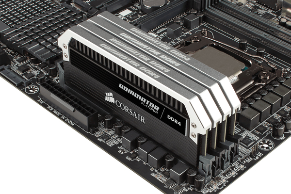 Corsair 16GB (2x8GB) Dominator Platinum, DDR4 4133MHz - Black