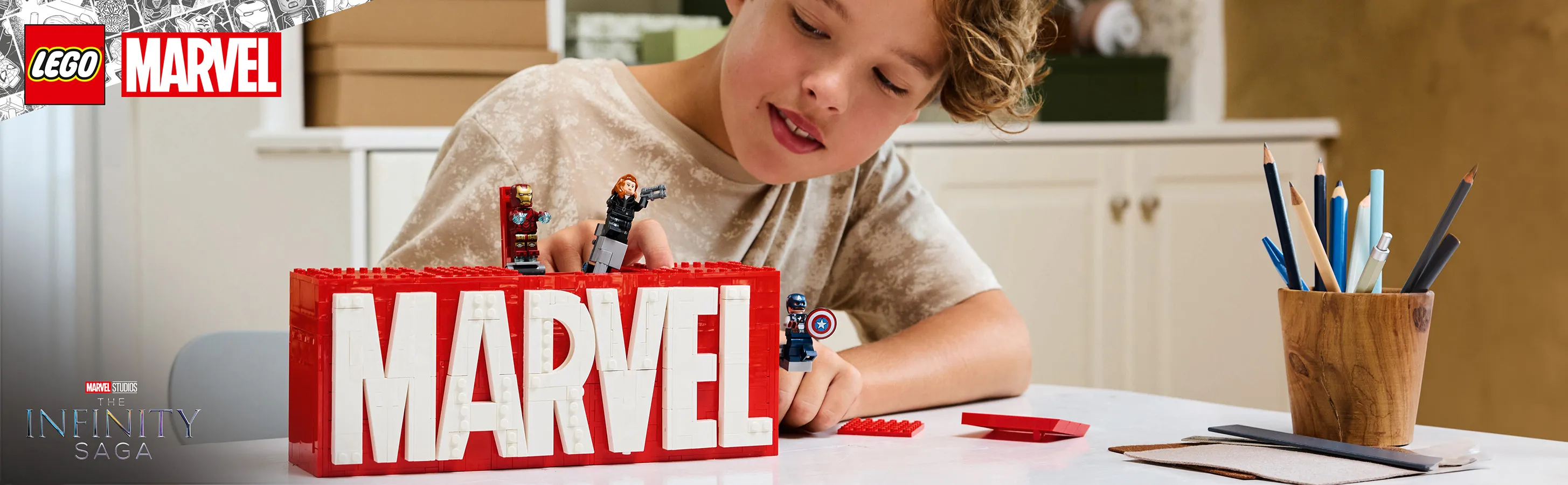 LEGO Marvel MARVEL logo and minifigures 76313