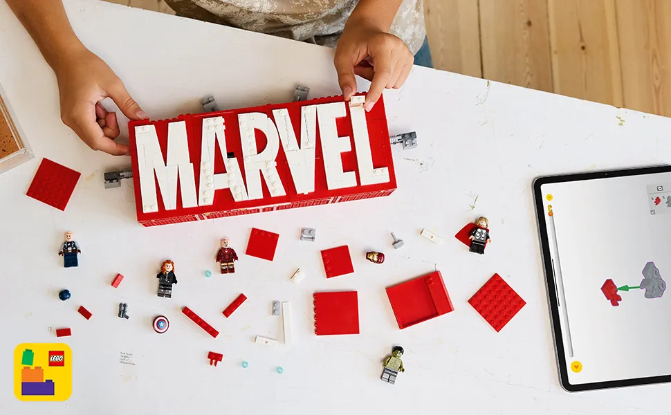 LEGO Marvel MARVEL logo and minifigures 76313