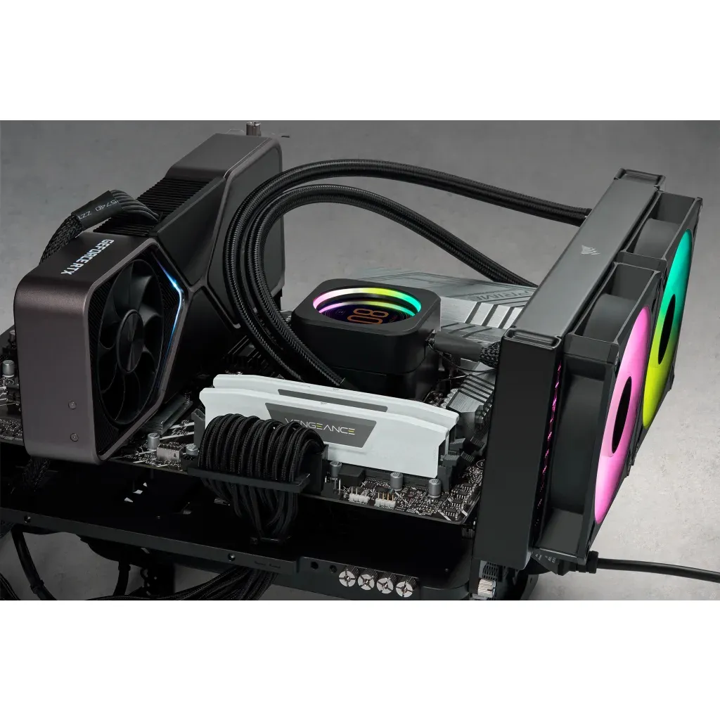 Corsair VENGEANCE RGB 32 Gt (2 x 16 Gt) DDR5 5600 MHz, CL40 -muisti, valkoinen (XMP)