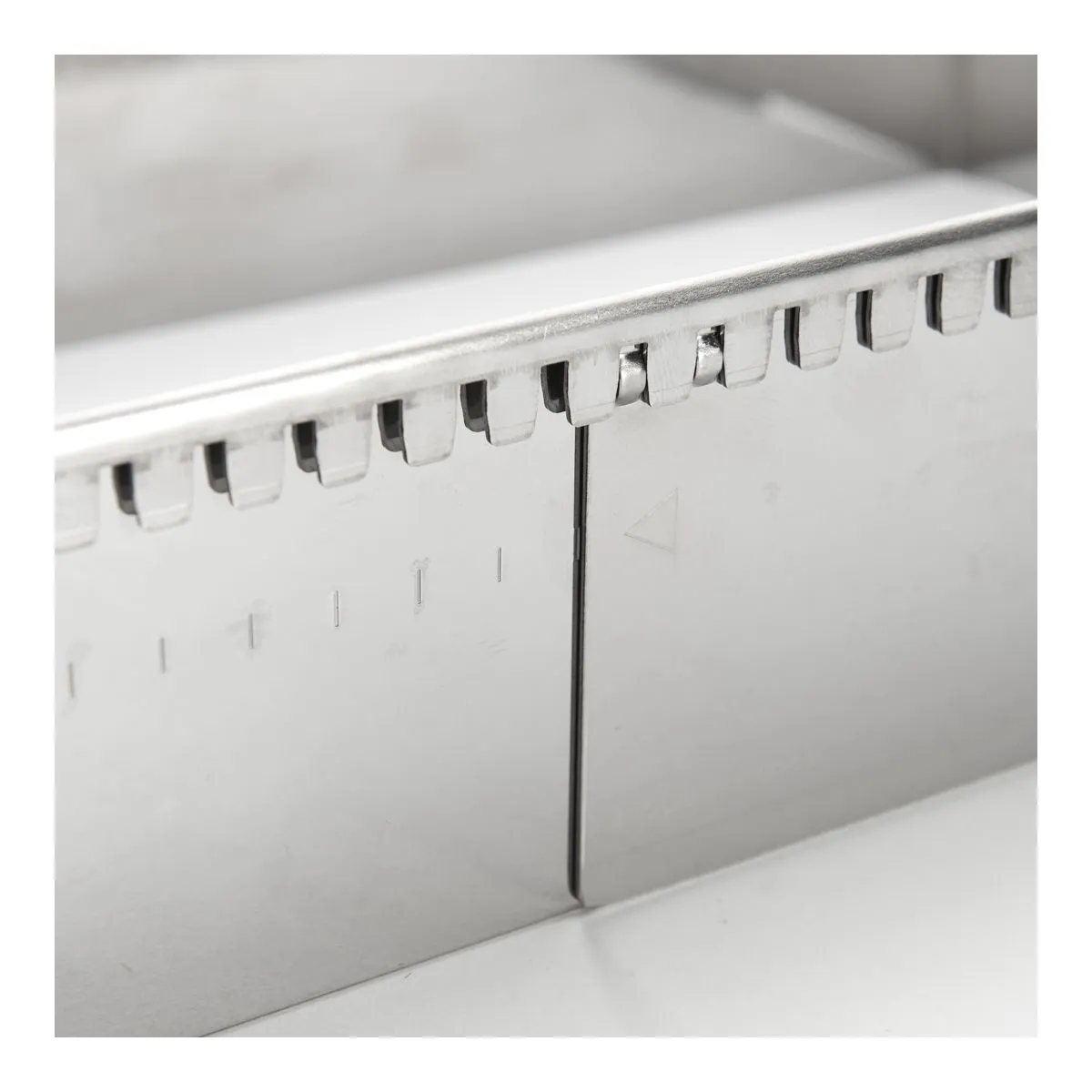 De Buyer 3013.21 S&auml;&auml;dett&auml;v&auml; suorakulmainen leivontakehys, 21,5&ndash;40 x 11,5&ndash;21 cm, 75 mm, ruostumaton ter&auml;s
