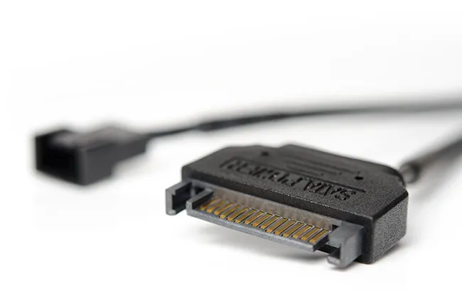 Noctua NA-SAC5 SATA power to 4-pin fan connector
