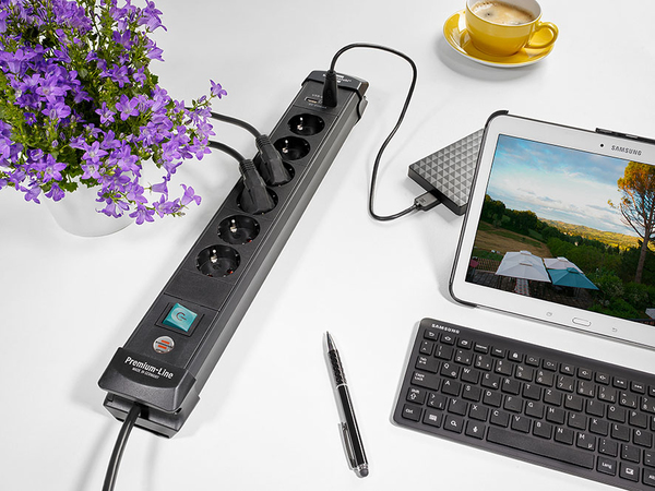 Brennenstuhl Premium Line, 6xCEE 7/4, 1xCEE 7/7, 2xUSB, musta