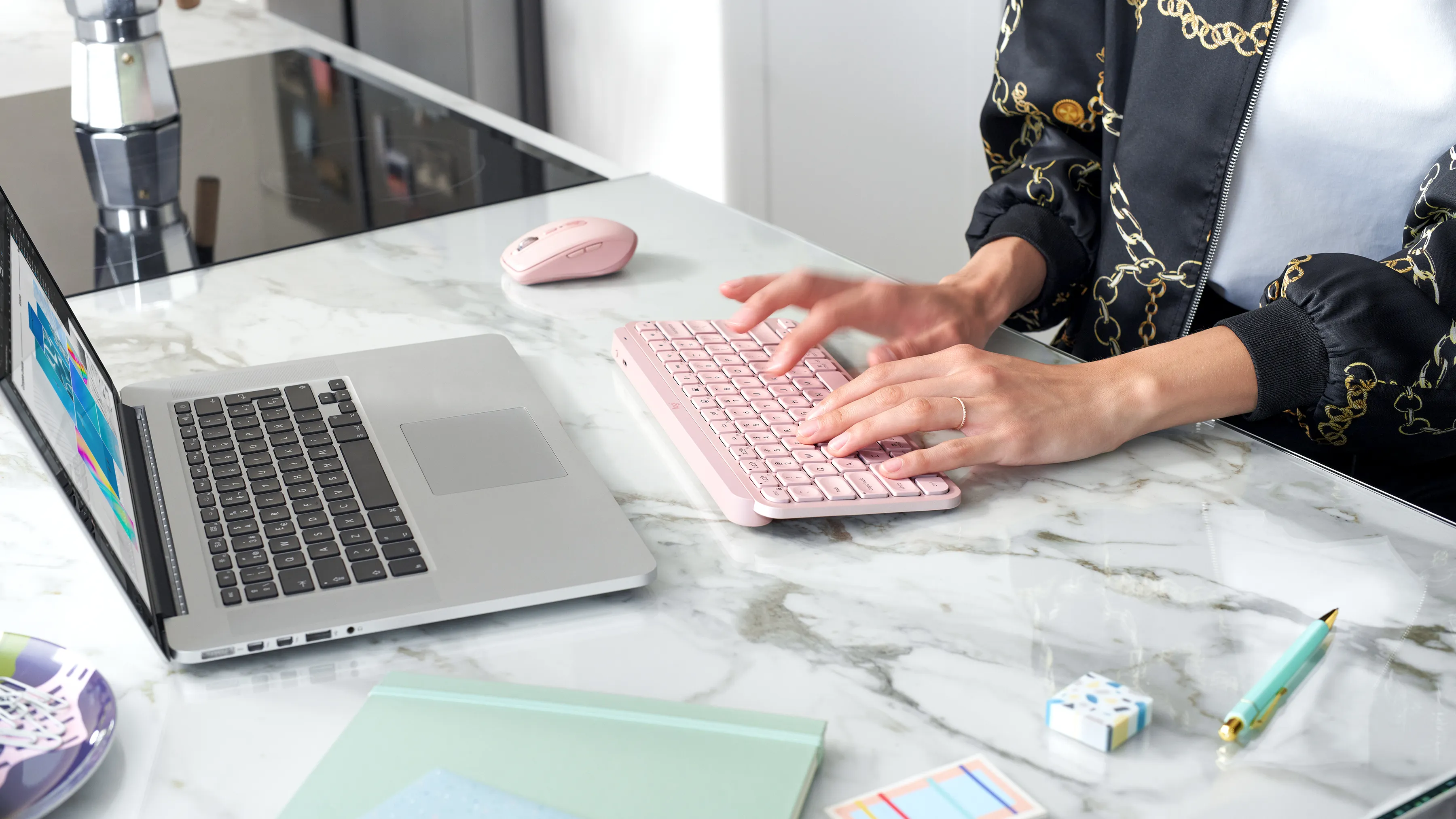 Logitech MX Keys Mini -langaton näppäimistö, Vaaleanpunainen