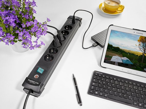 Brennenstuhl Premium Line, 6xCEE 7/4, 1xCEE 7/7, 2xUSB, musta