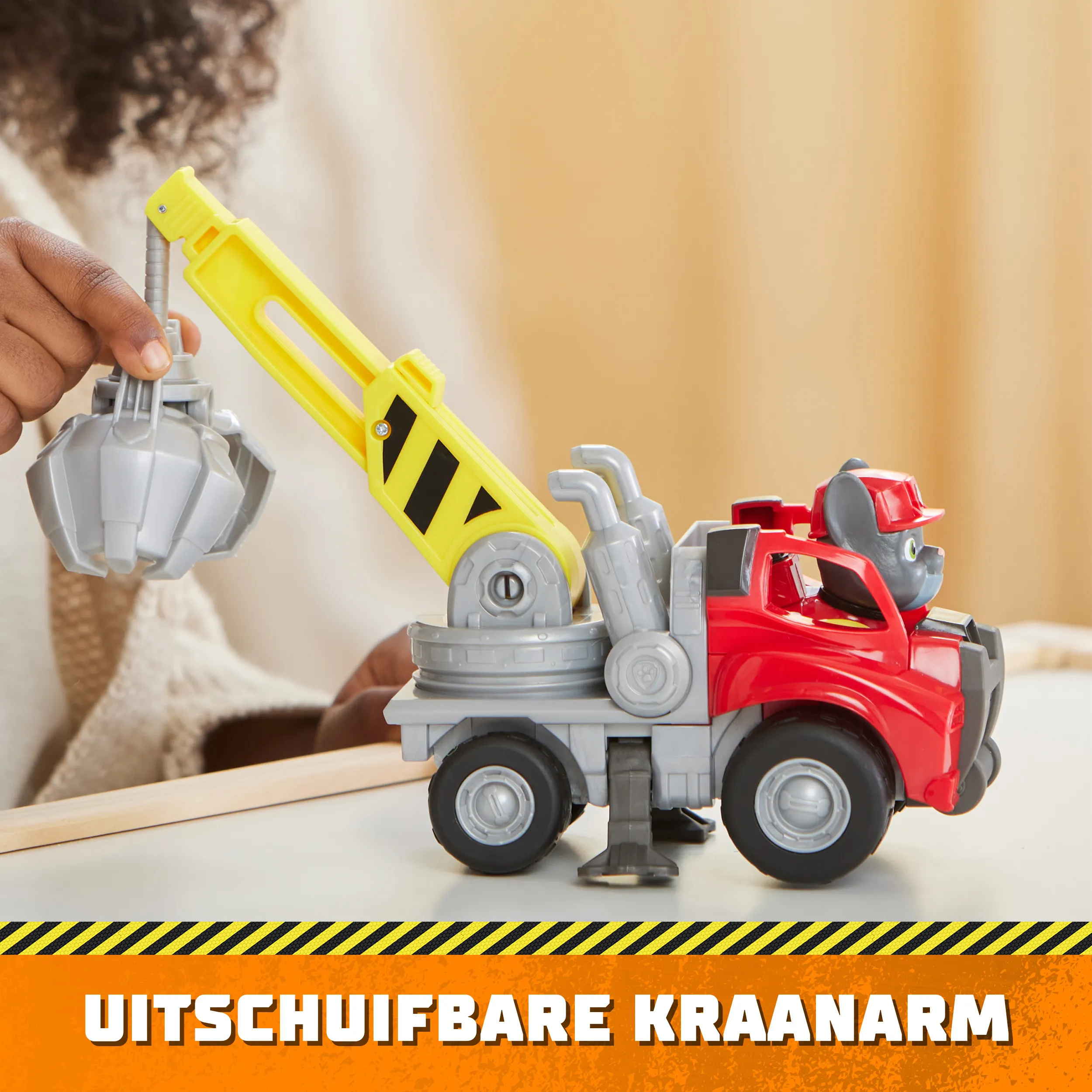 Spin Master Rubble &amp; Crew - Crane Construction Vehicle with Charger Figure, Toy Vehicle