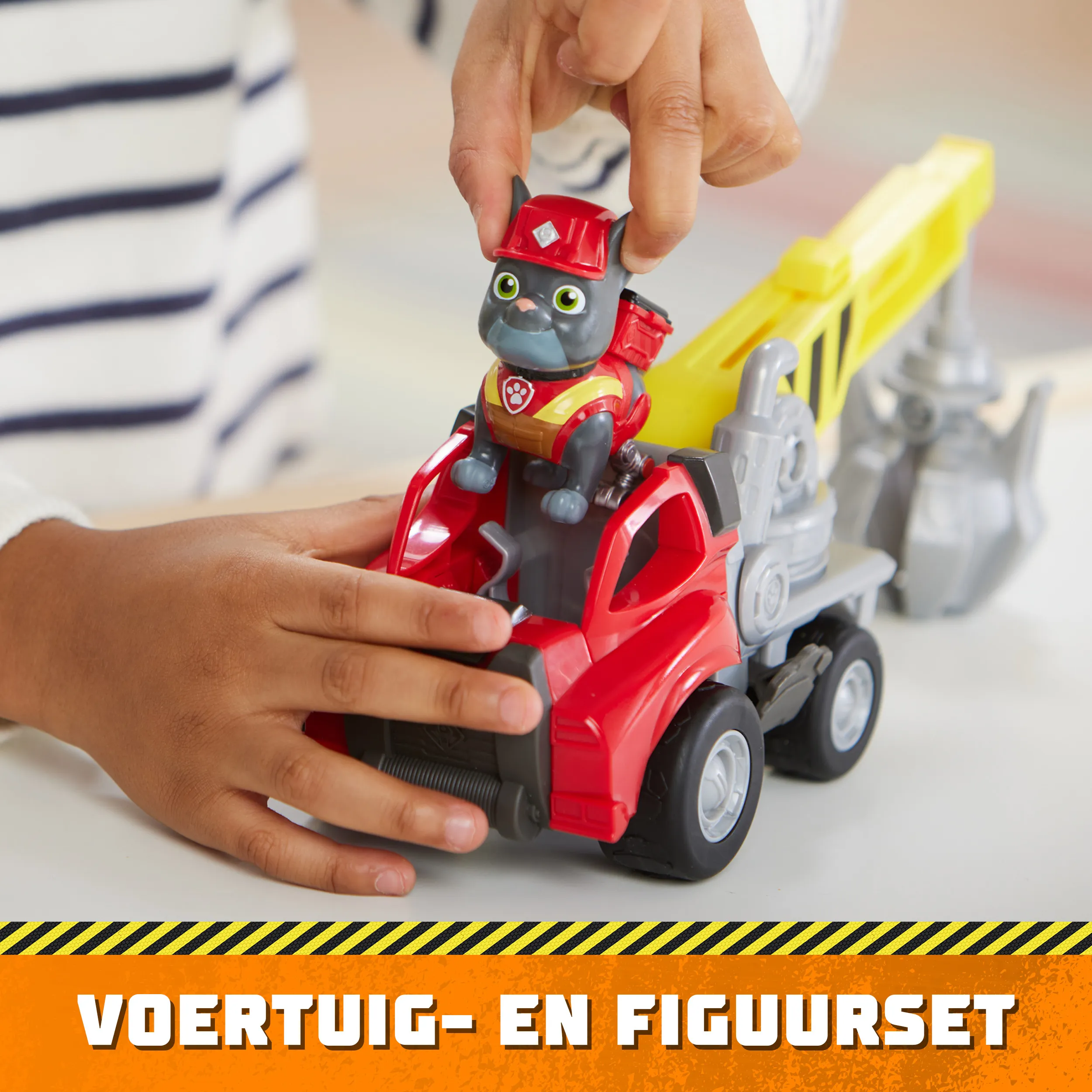 Spin Master Rubble &amp; Crew - Crane Construction Vehicle with Charger Figure, Toy Vehicle