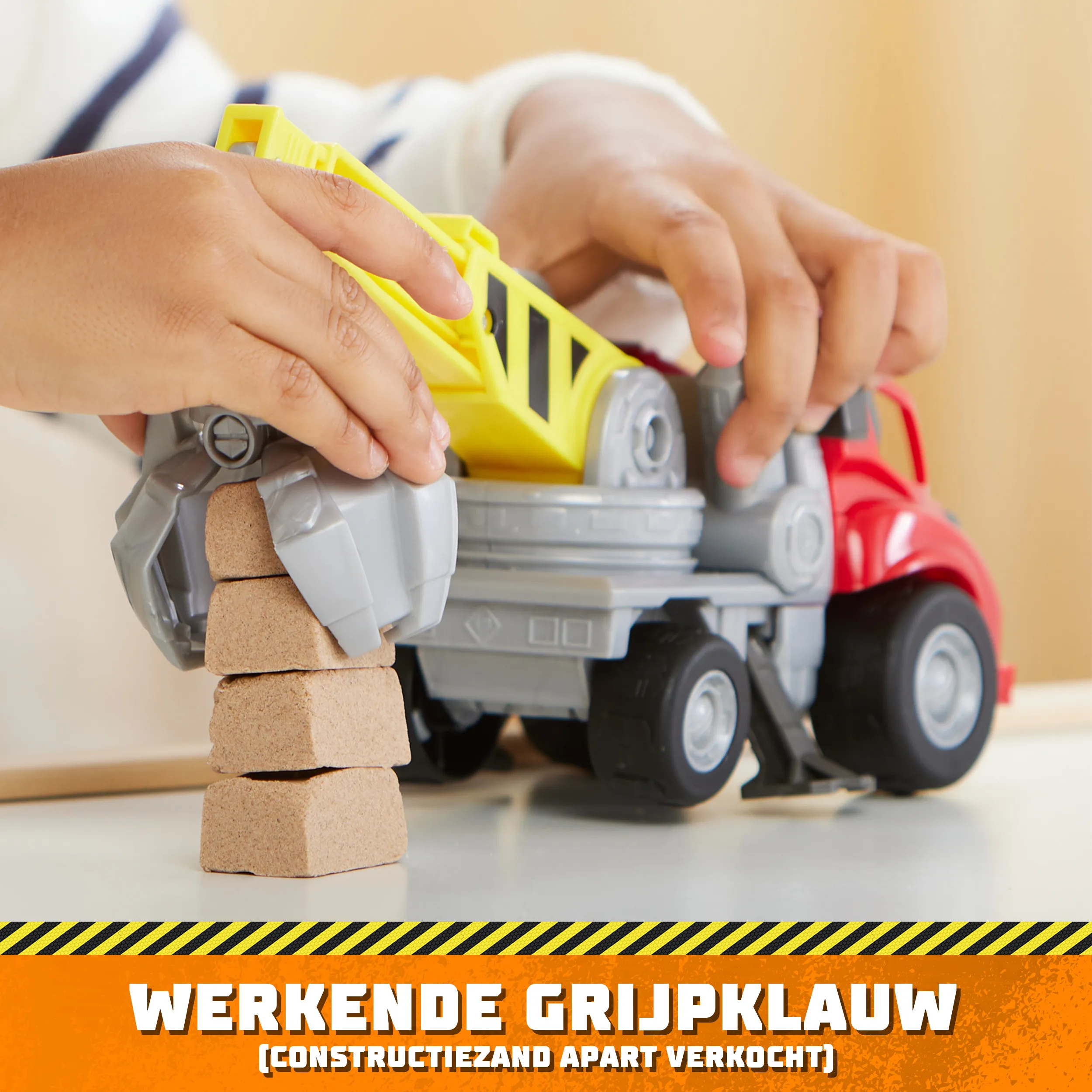 Spin Master Rubble &amp; Crew - Crane Construction Vehicle with Charger Figure, Toy Vehicle