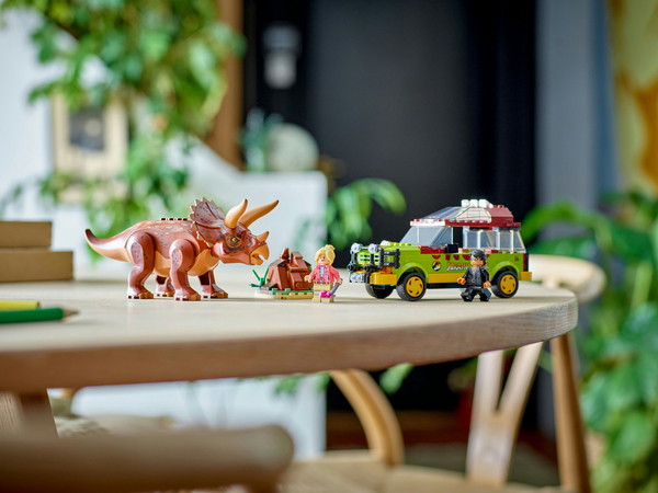 Lego Jurassic Triceratops Research 76959