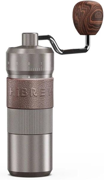HiBREW G4B Manuaalinen kahvimylly s&auml;&auml;dett&auml;vill&auml; kartiomaisilla jyrsimill&auml;, hopea