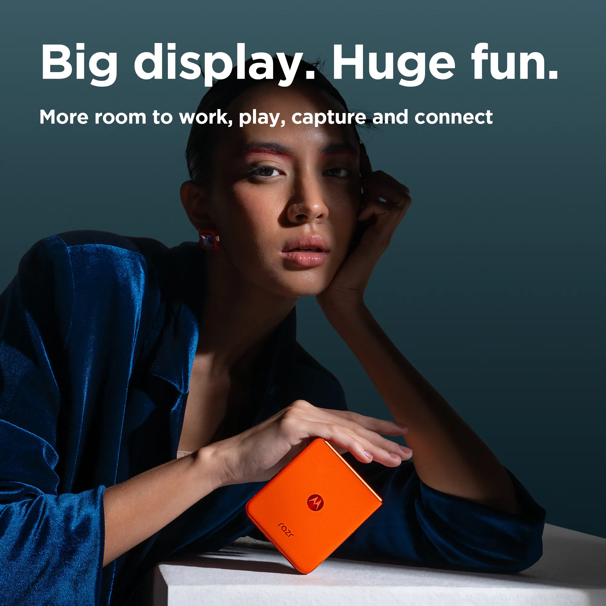 Motorola Razr 50 256/8GB Android - mobile phone, Spritz Orange