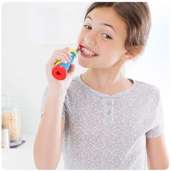 BRAUN VAIHTOHARJA ORAL-B KIDS 2ct, paketissa 2 vaihtoharjaa EB10-2, sekalaisella teemalla.