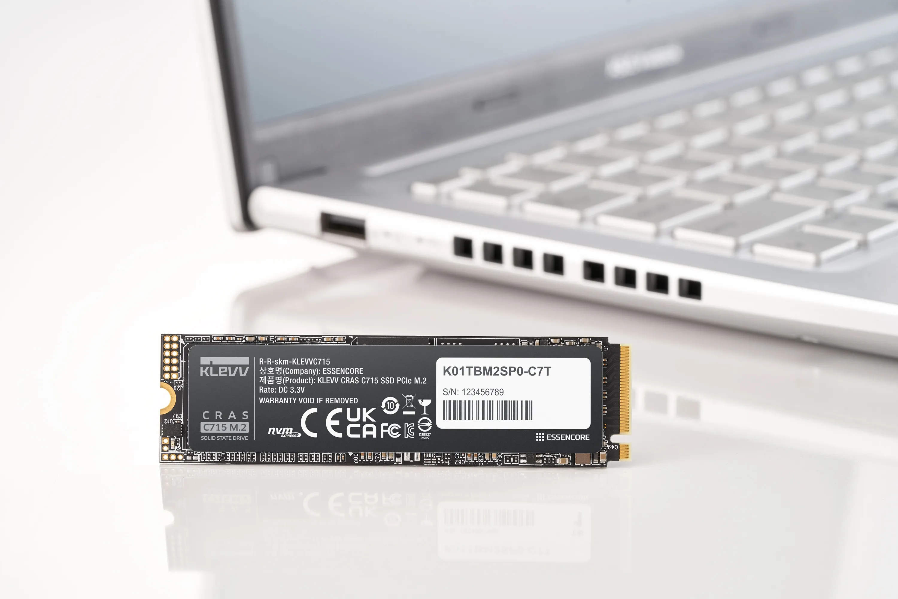 KLEVV CRAS C715 256 GB M.2 2280 PCIe 3.0 x4 NVMe SSD