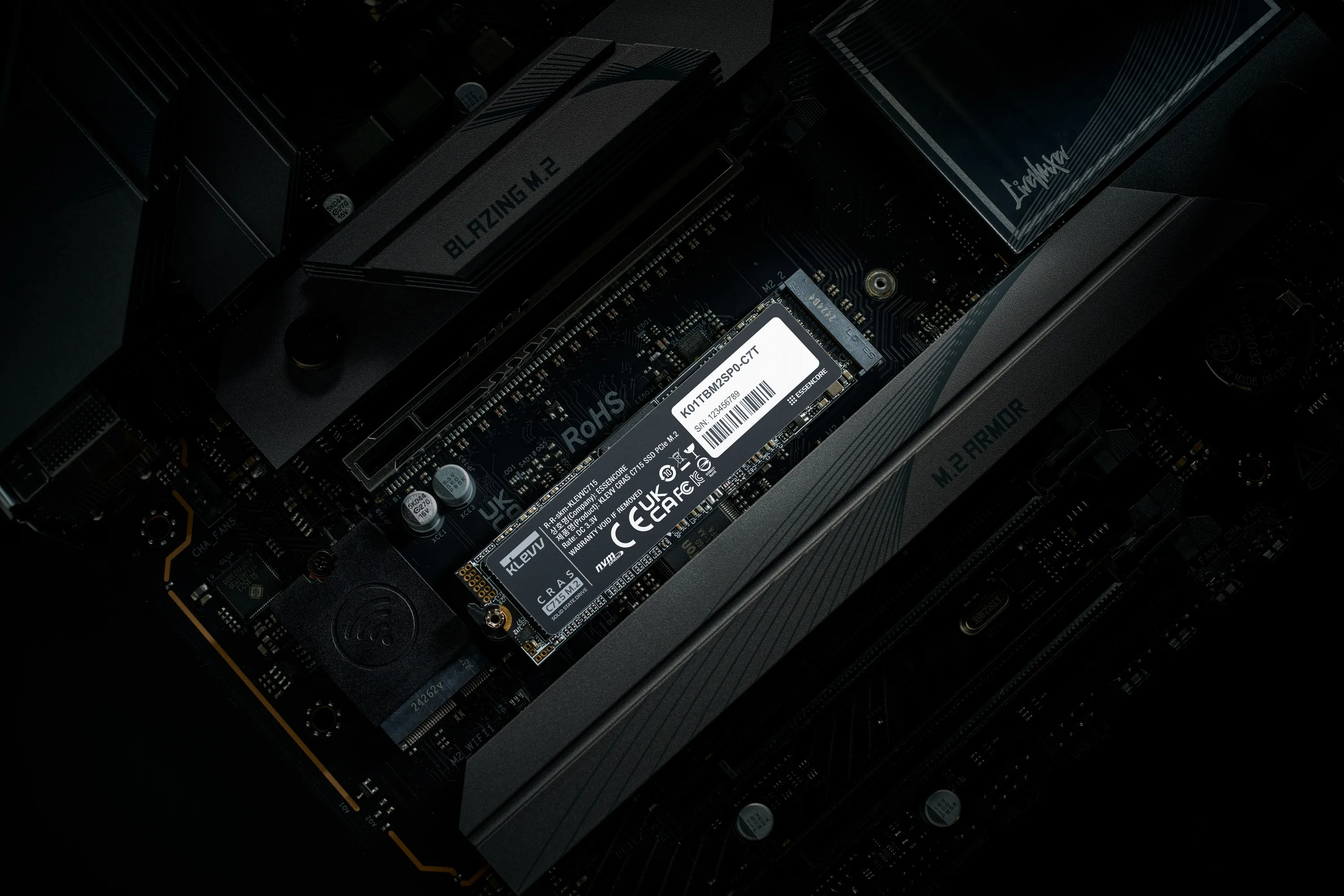 KLEVV CRAS C715 256 GB M.2 2280 PCIe 3.0 x4 NVMe SSD