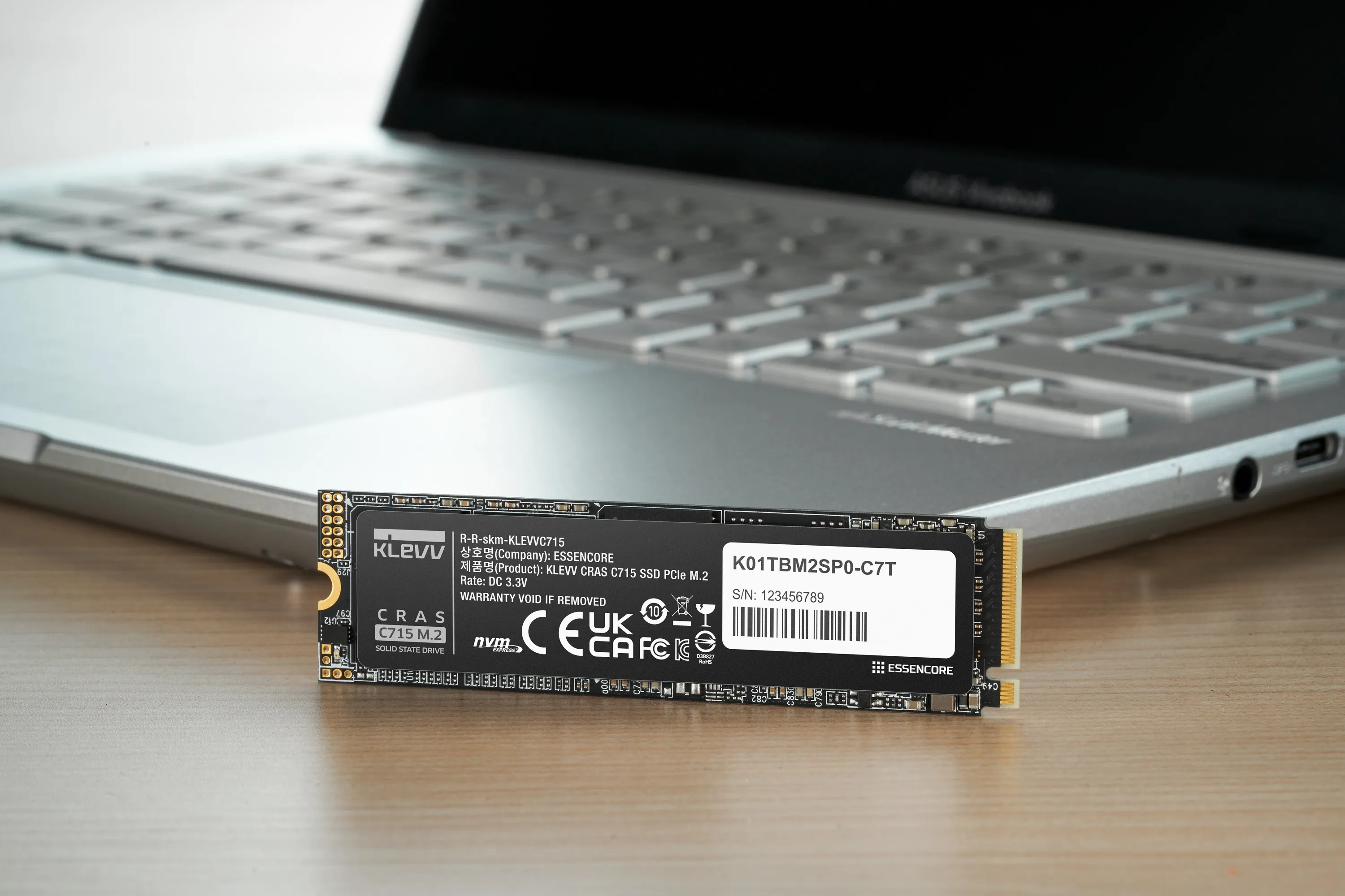 KLEVV CRAS C715 256 GB M.2 2280 PCIe 3.0 x4 NVMe SSD