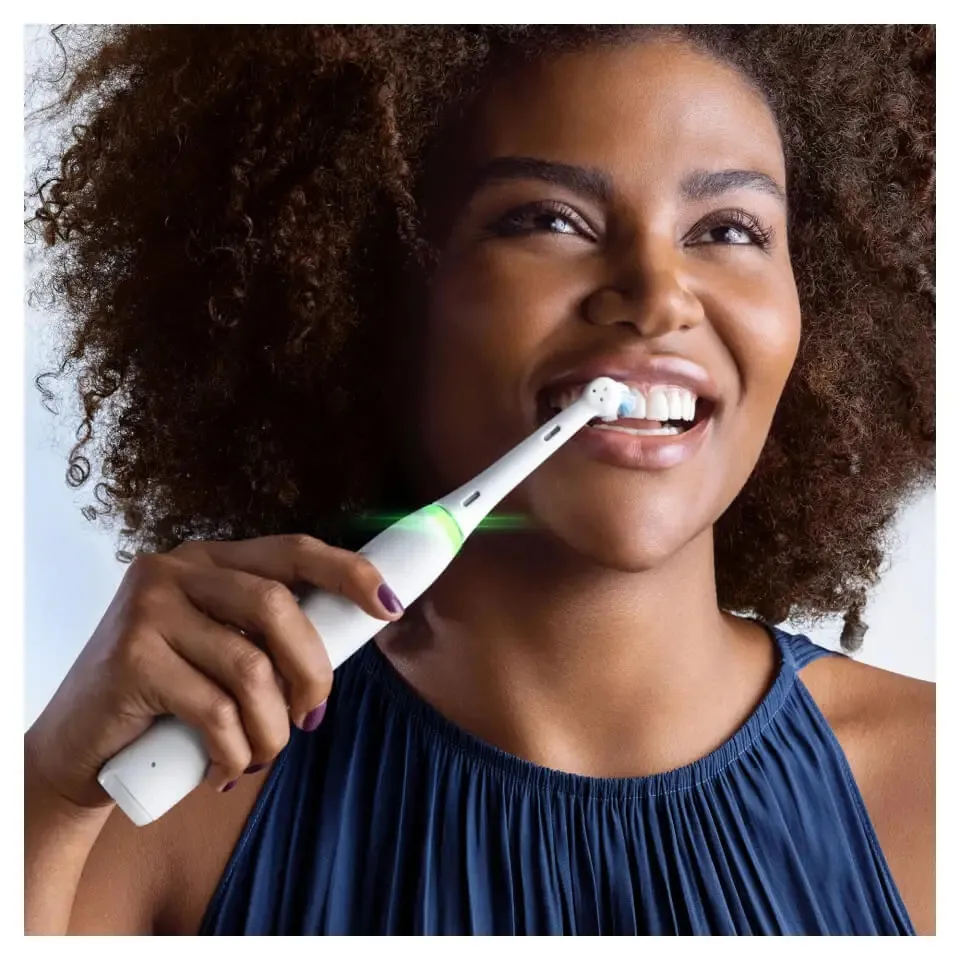 Oral-B iO Series 4 - eltandborste, vit