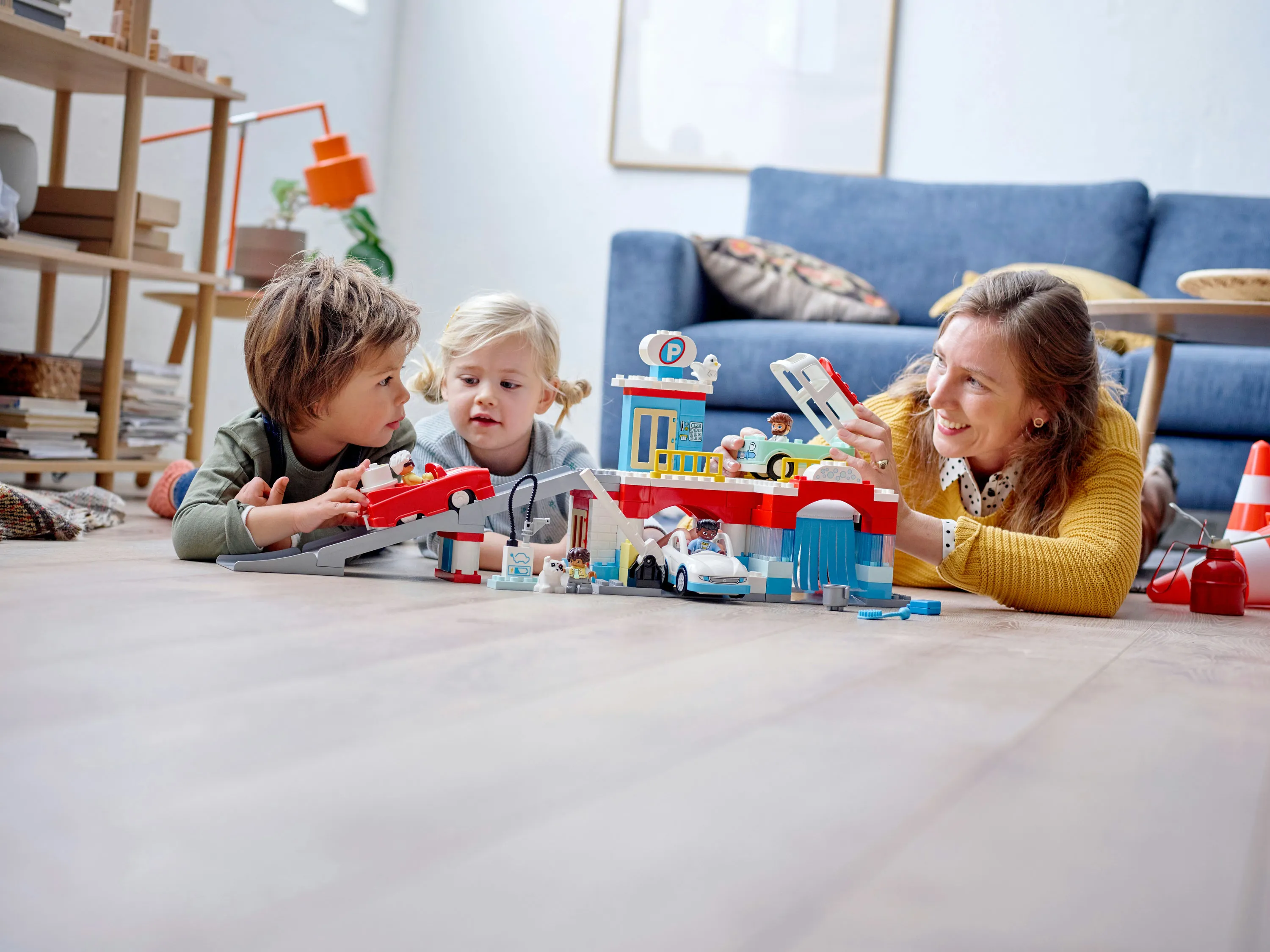 Lego Duplo parking garage with car wash 10948
