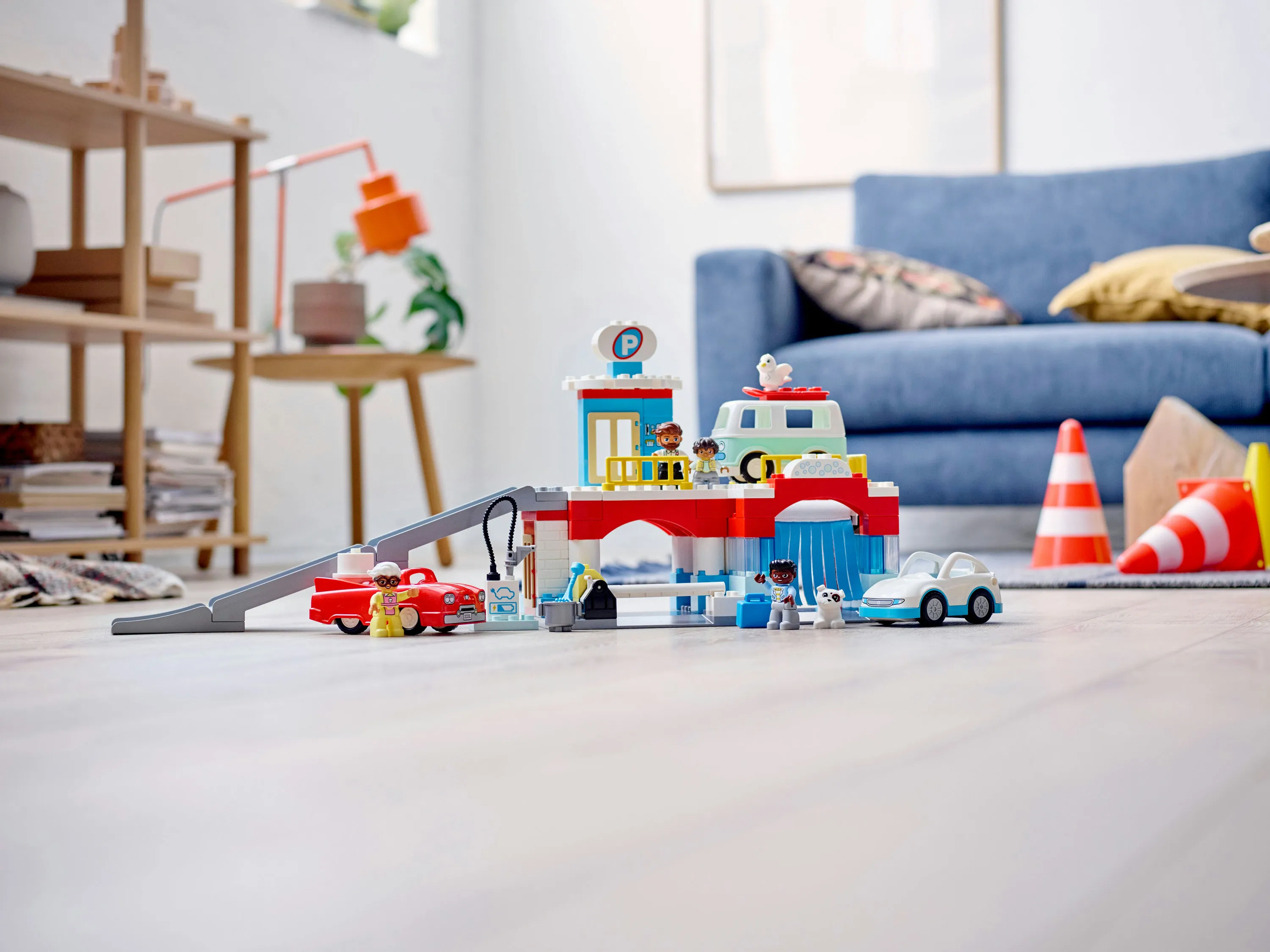 Lego Duplo parking garage with car wash 10948