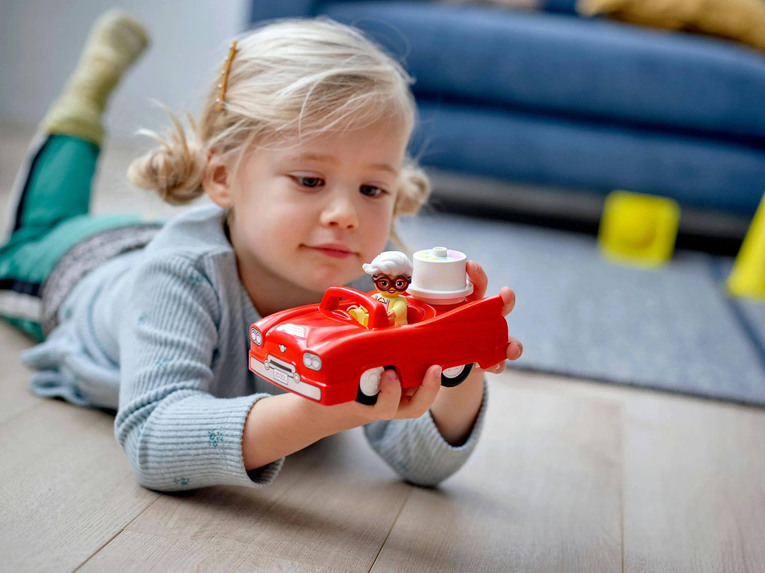 Lego Duplo parking garage with car wash 10948
