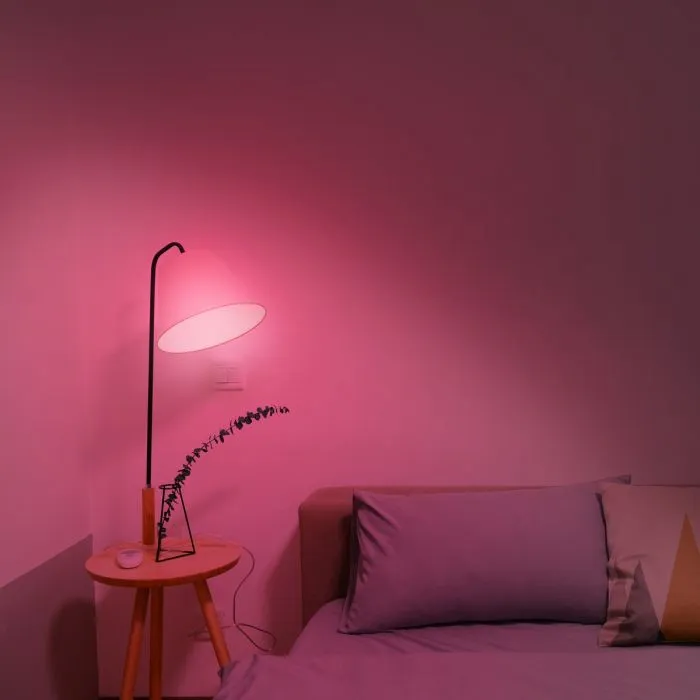 Hombli Smart Bulb RGB &amp; CCT - smart ljusk&auml;lla, E14, 4.5W, Wi-Fi
