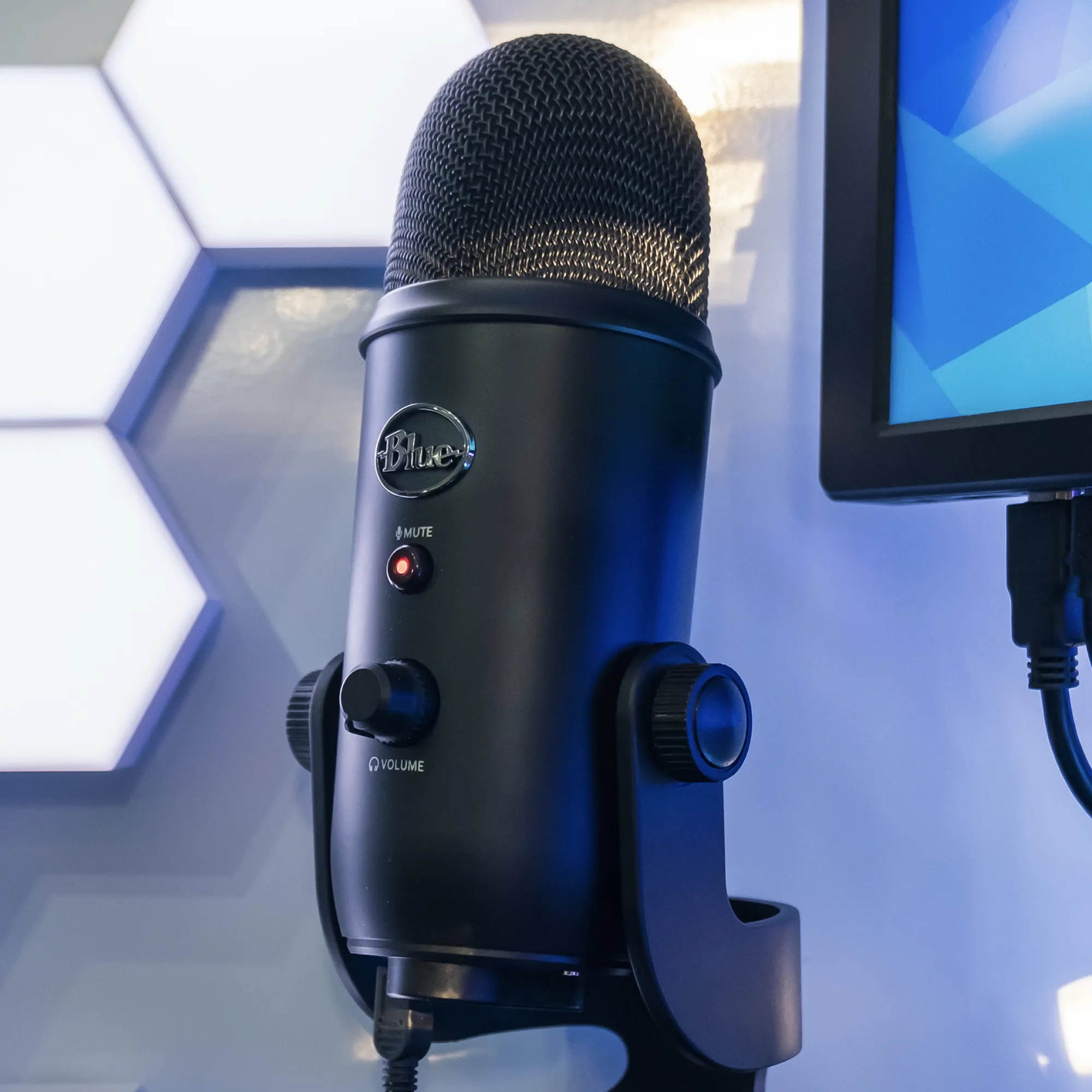 Logitech Blue Yeti USB - microphone, blackout