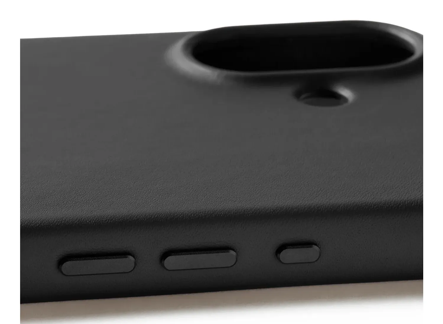 MUJJO Full Leather MagSafe Case for iPhone 17, Black