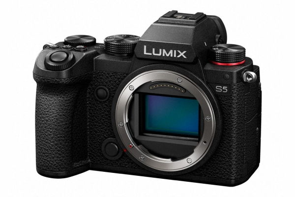 Panasonic Lumix DC-S5 -j&auml;rjestelm&auml;kamera