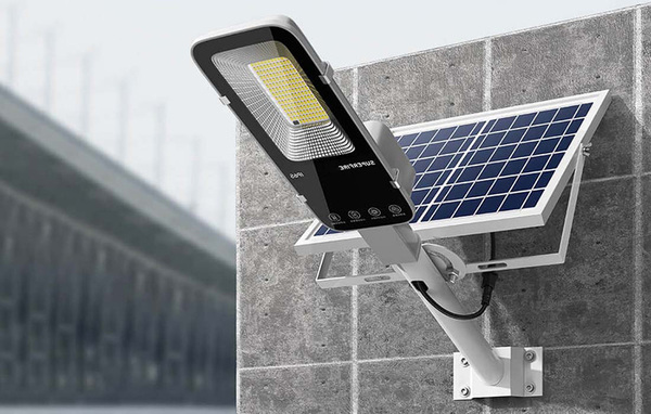 SUPERFIRE FF5-D Solar Lamp, 486 W, 1,400 lm, 20,000 mAh