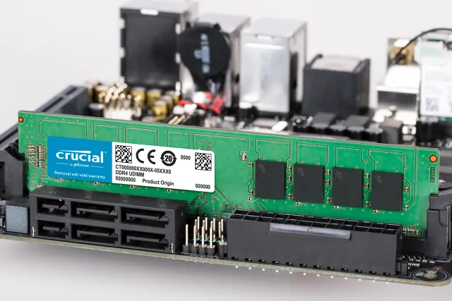 Crucial 8GB DDR4 3200MT/s, 1x288, CL22, SRx8