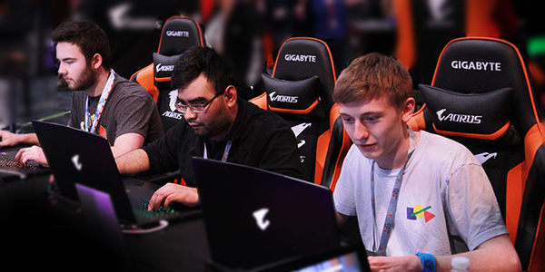 Gigabyte Aorus AGC300 pelituoli - Musta Oranssi