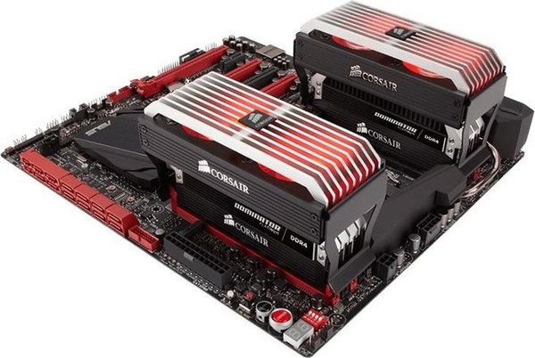 Corsair 32GB (4x8GB) Dominator Platinum, DDR4 3466Hz - Black