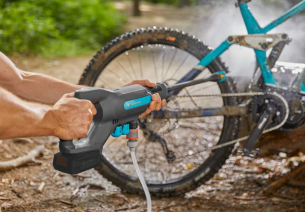 Gardena AquaClean Premium 24 / 18V -akkupainepesuri (sis. akun) Gardena AquaClean Premium 24 / 18V -akkupainepesuri (sis. akun)