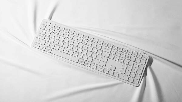 Keychron B6 Pro -langaton ergonominen n&auml;pp&auml;imist&ouml;, norsunluunvalkoinen