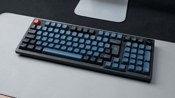 Keychron V5, QMK/VIA, RGB, Fully Assembled Knob,  Frosted Black, Hot Swap 96%, K Pro Red -langaton pelin&auml;pp&auml;imist&ouml;