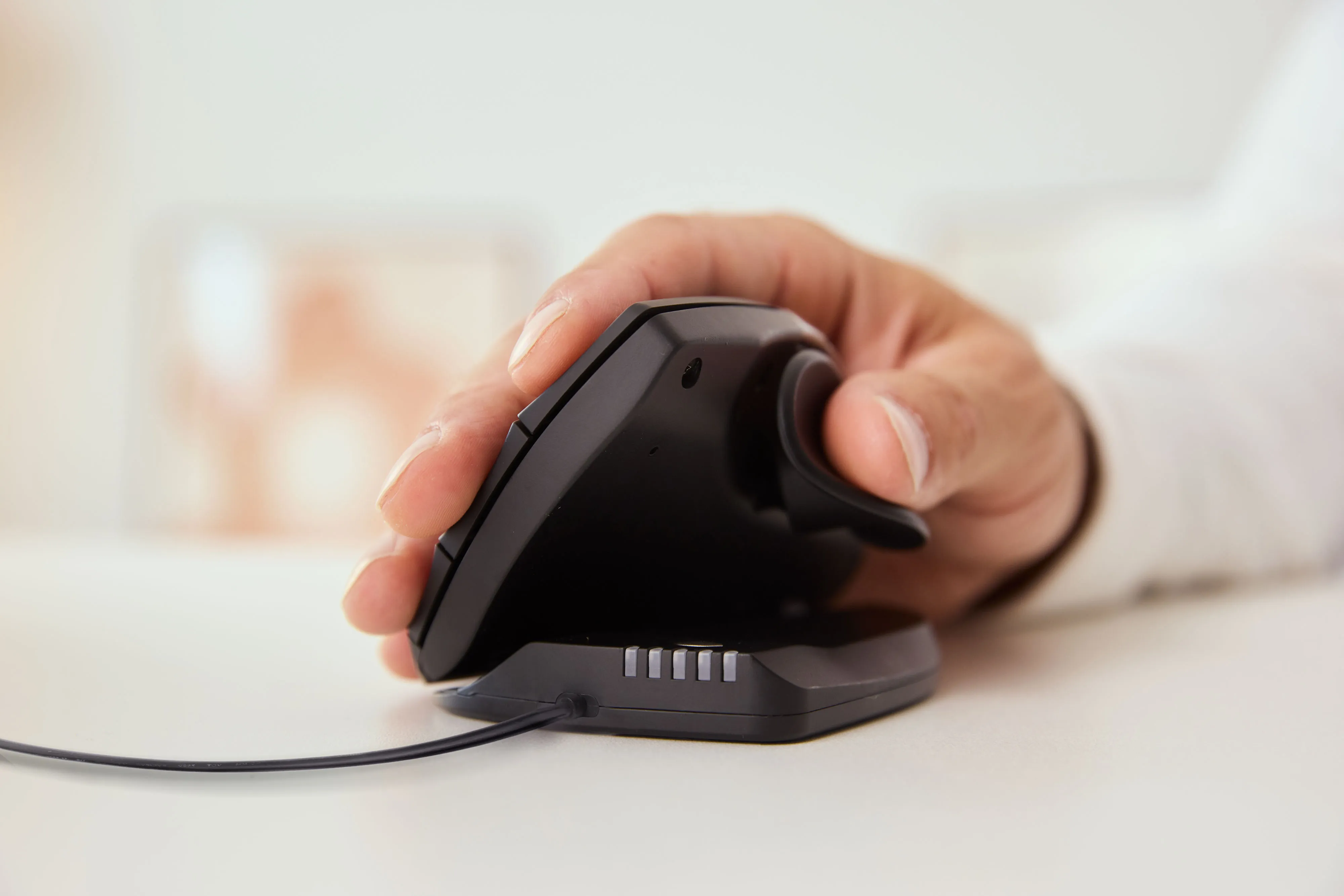 Contour Unimouse Right Wired Ergonomic Mouse, Black